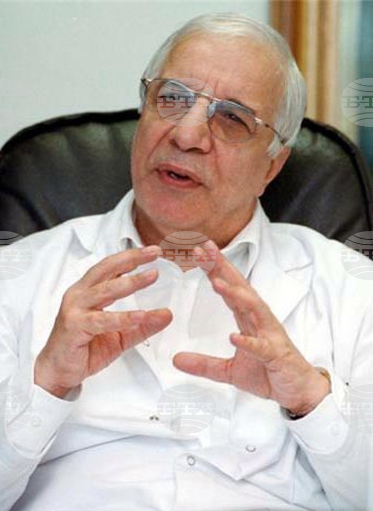 Барелеф на проф. Александър Чирков, направил първата в Източния блок сърдечна трансплантация, ще бъде поставен в родния му град Лом