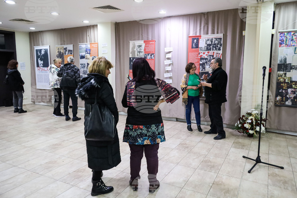 Бургас - Изложба в памет на Юлия Огнянова