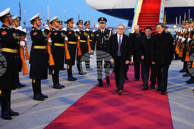 Британският премиер пристигна на посещение в Китай