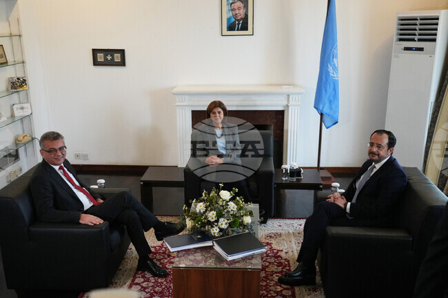 Кипърският президент и лидерът на кипърските турци се срещнаха в Никозия