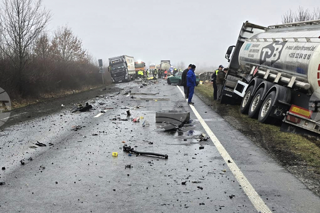 Двама от привържениците на ПАОК (Солун), които пострадаха при катастрофа в Румъния, ще бъдат транспортирани днес до Гърция