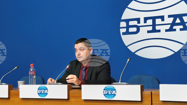 Президентът на Българската федерация по пикълбол Гергин Ангелов се надява тя да бъде лицензирана от Министерството на младежта и спорта