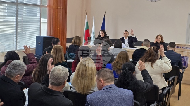 С отчети и кандидатстване с проекти по различни програми бяха свързани част от точките на заседанието на Общинския съвет в Момчилград