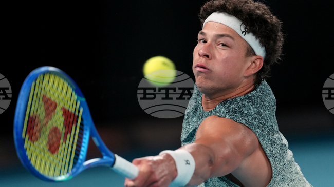 Водачът в схемата Бен Шелтън наниза 21 аса и се класира за четвъртфиналите на турнира по тенис в Хюстън