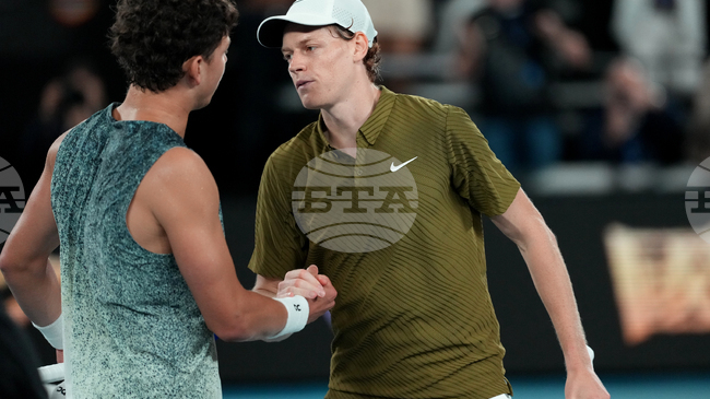 Яник Синер победи Бен Шелтън и си осигури сблъсък с Новак Джокович на полуфиналите на Откритото първенство на Австралия