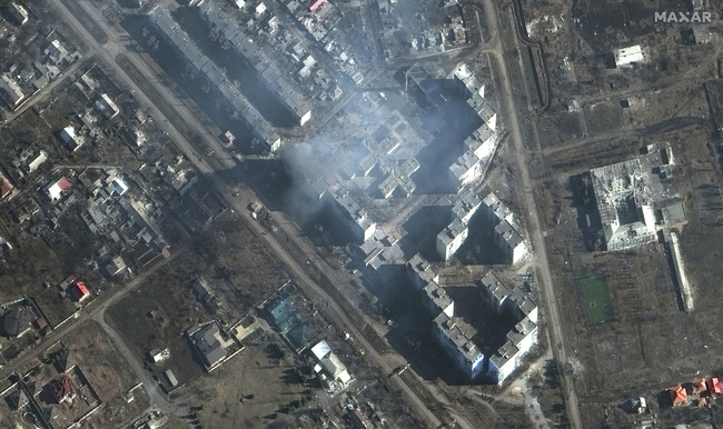 Фосфорни боеприпаси са били изстреляни по град Часов Яр в Украйна, констатираха репортери на Франс прес