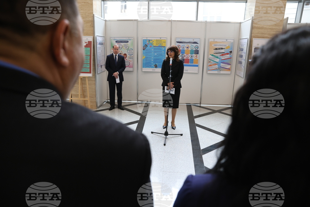 Народно събрание - изложба - „Заедно в борбата с кибертормоза на деца”