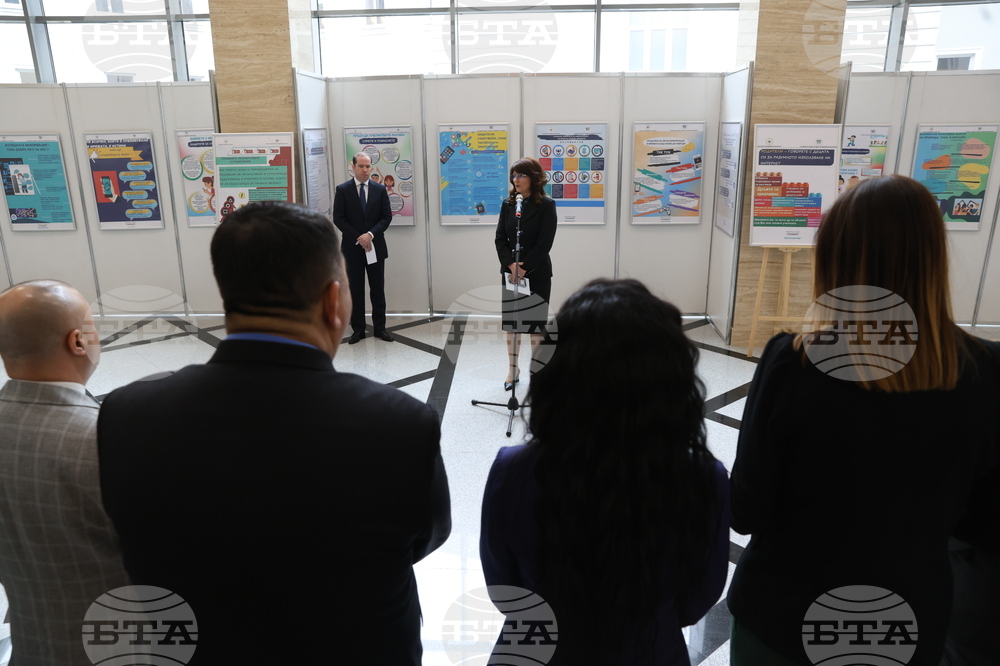 Изложба "Заедно в борбата с кибертормоза на деца" бе открита в сградата на Народното събрание