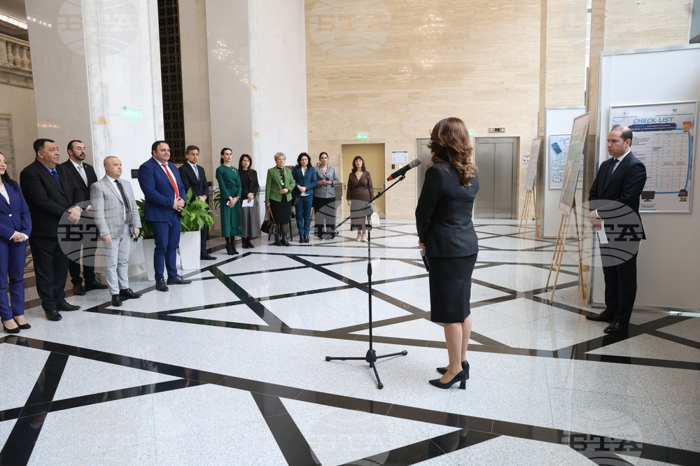 Народно събрание - изложба - „Заедно в борбата с кибертормоза на деца”