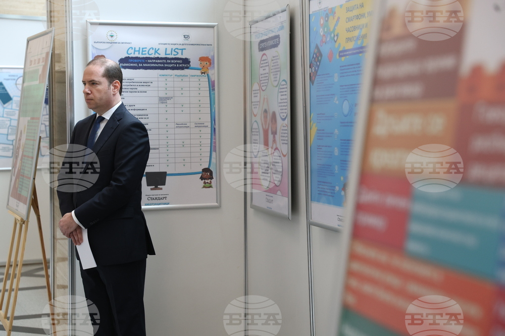 Народно събрание - изложба - „Заедно в борбата с кибертормоза на деца”