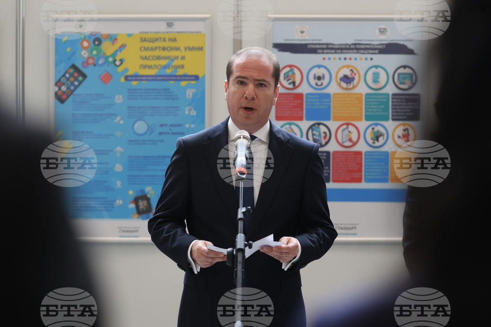 Народно събрание - изложба - „Заедно в борбата с кибертормоза на деца”