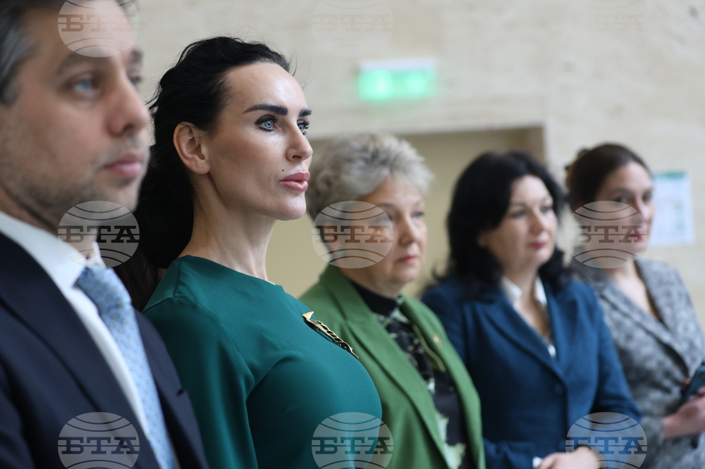 Народно събрание - изложба - „Заедно в борбата с кибертормоза на деца”