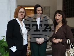 Народно събрание - изложба - „Заедно в борбата с кибертормоза на деца”