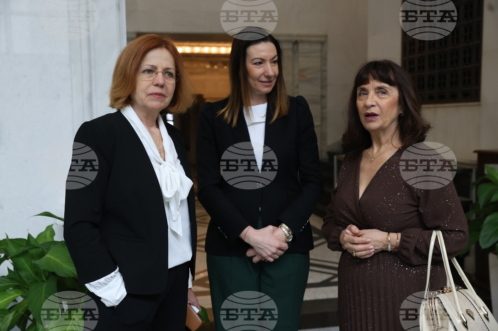 Народно събрание - изложба - „Заедно в борбата с кибертормоза на деца”