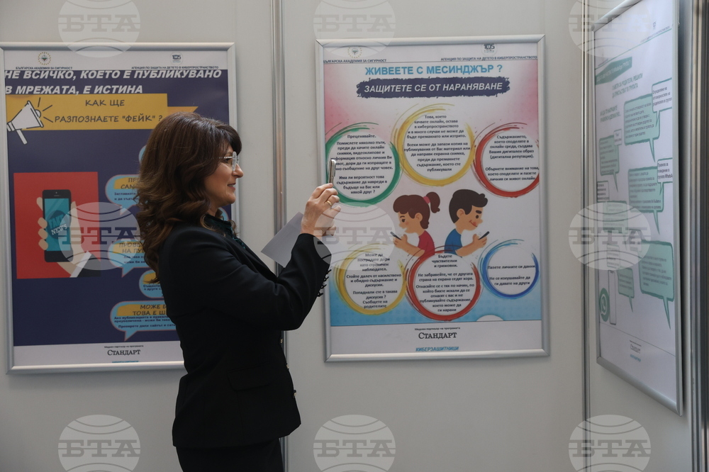 Народно събрание - изложба - „Заедно в борбата с кибертормоза на деца”