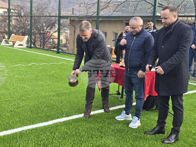 В Спортното училище „Пейо Яворов“ в Сандански бе открита нова спортна площадка