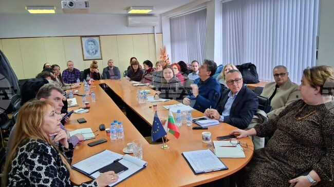 Началникът на РУО в София-град организира среща за план-приема за предстоящата учебна година с представители на социалните партньори