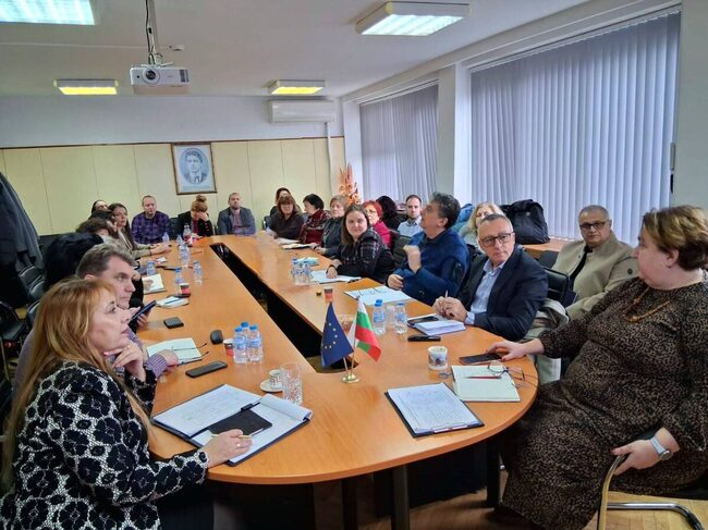 Началникът на РУО в София-град организира среща за план-приема за предстоящата учебна година с представители на социалните партньори