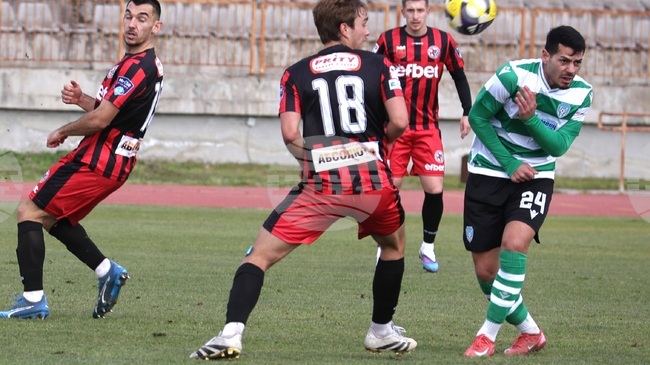 Два гола на Калоян Кръстев не скигнаха за нещо повече от точка на Беласица у дома с Локомотив (ГО)