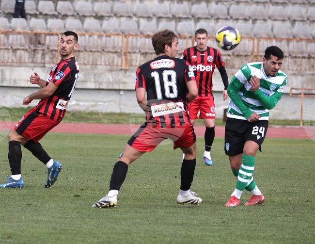 Два гола на Калоян Кръстев не скигнаха за нещо повече от точка на Беласица у дома с Локомотив (ГО)