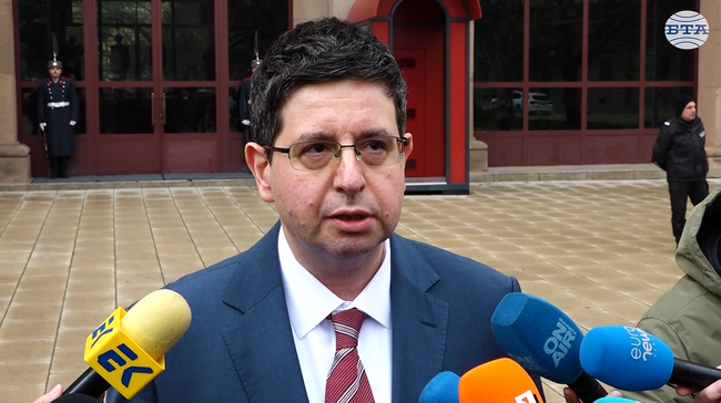 Подуправителят на БНБ Петър Чобанов каза, че няма да приеме да бъде служебен премиер