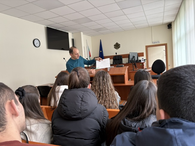 С информация за устройството и функцията на съдебната система започна лекционният курс от Образователната програма в Окръжен съд – Ловеч