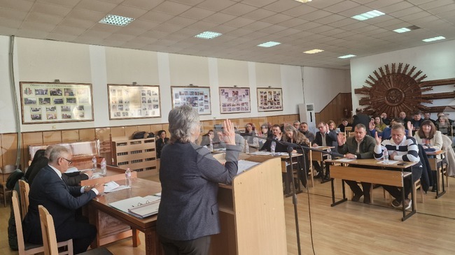 Общинският съвет в Кубрат избра временно изпълняващ длъжността кмет и разгледа 15 докладни 