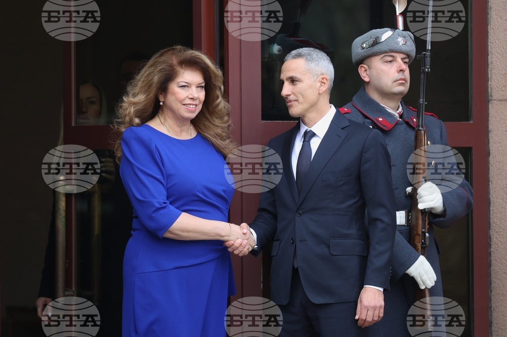 Подуправителят на БНБ Андрей Гюров пристигна на „Дондуков" 2 за среща с президента Илияна Йотова по процедурата за назначаване на служебно правителство