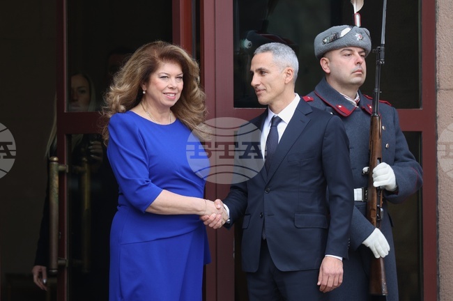 Подуправителят на БНБ Андрей Гюров пристигна на „Дондуков" 2 за среща с президента Илияна Йотова по процедурата за назначаване на служебно правителство