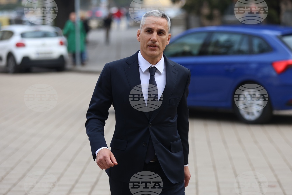 Президентство - Андрей Гюров - консултации