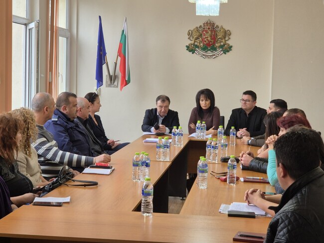 В Николаево обсъдиха мерки за по-успешно задържане на учениците в учебните заведения