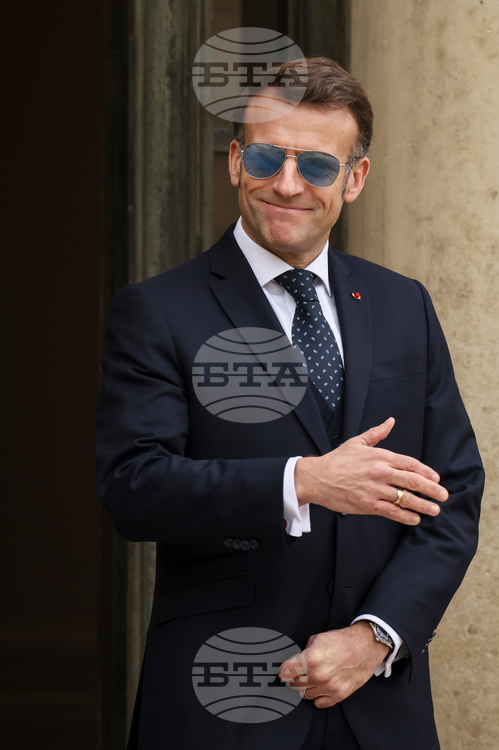 Френска студентка която дръзнала да връчи автобиографията си на президента