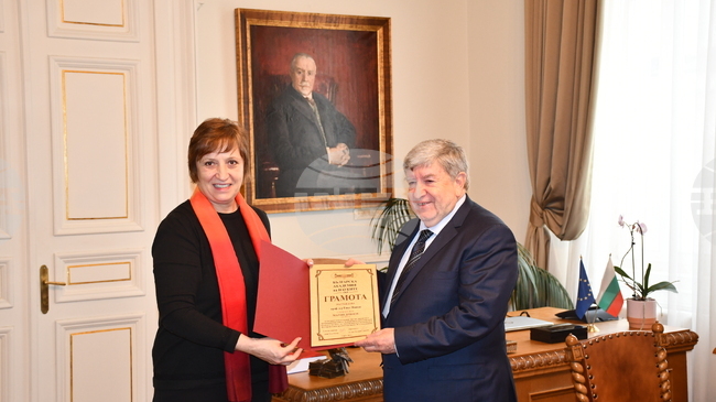 Проф. Емил Маноах от Института по механика на БАН е удостоен с почетен знак "Марин Дринов"