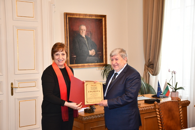 Проф. Емил Маноах от Института по механика на БАН е удостоен с почетен знак "Марин Дринов"