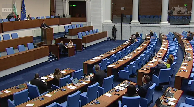 Всеки, който е на място на инцидент с възникнало спешно състояние, може да оказва първа помощ с автоматичен външен дефибрилатор, реши парламентът