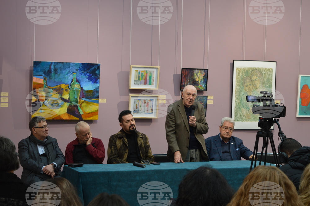 Регионалната библиотека в Кюстендил получи ново дарение от книги и албуми