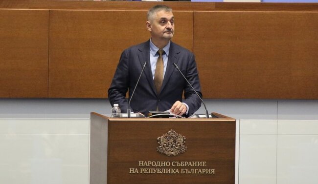 Кирил Добрев: Въвеждаме единен регистър на тротинетките и край на нормативния хаос