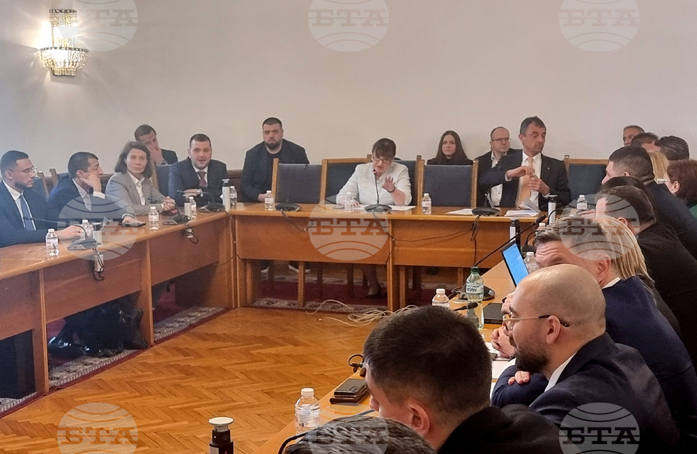 Правната комисия реши на първо четене да има до 20 секции извън дипломатическите представителства в страни, които са извън ЕС