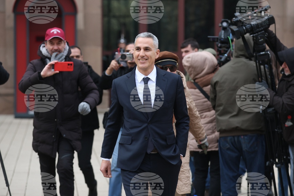 Подкрепа, резерви и критика изразиха партиите в парламента за решението на президента Илияна Йотова да посочи Андрей Гюров за служебен премиер 