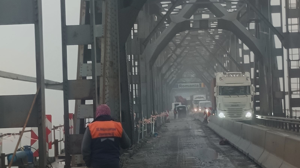 АПИ: 16 стоманобетонни пътни панела са монтирани при ремонта на Дунав мост