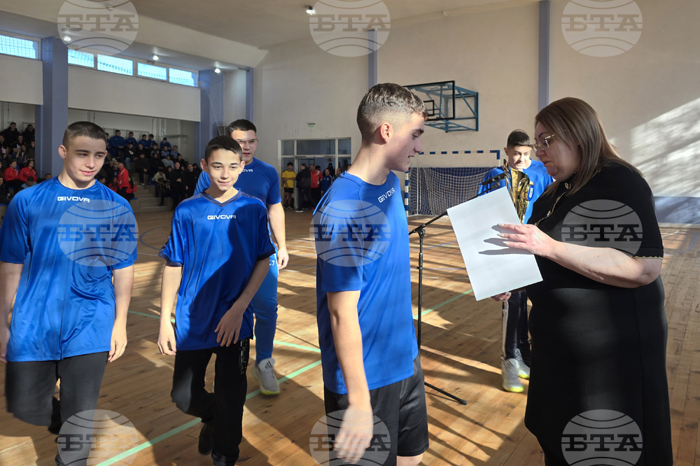 Свищов - ученически спортни игри - награждаване