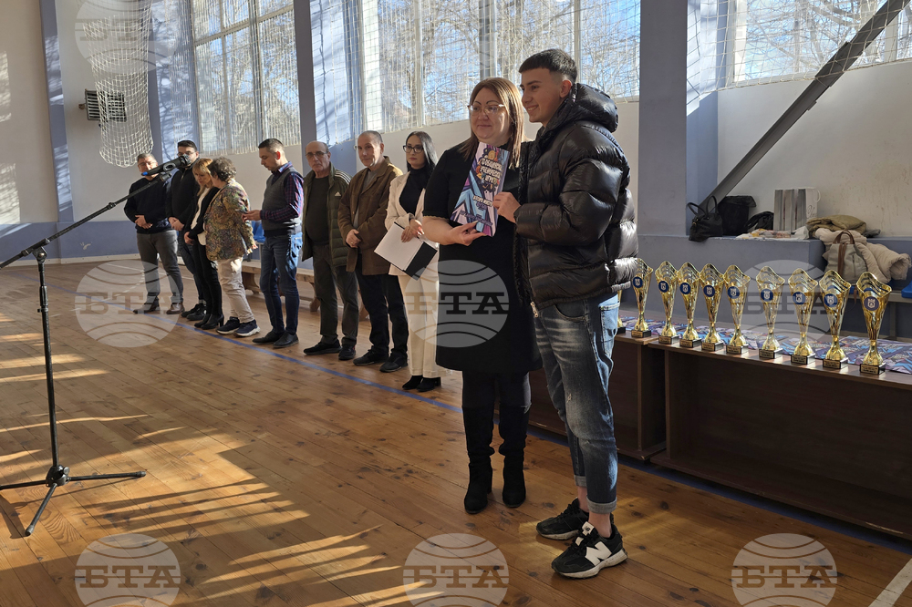 Свищов - ученически спортни игри - награждаване