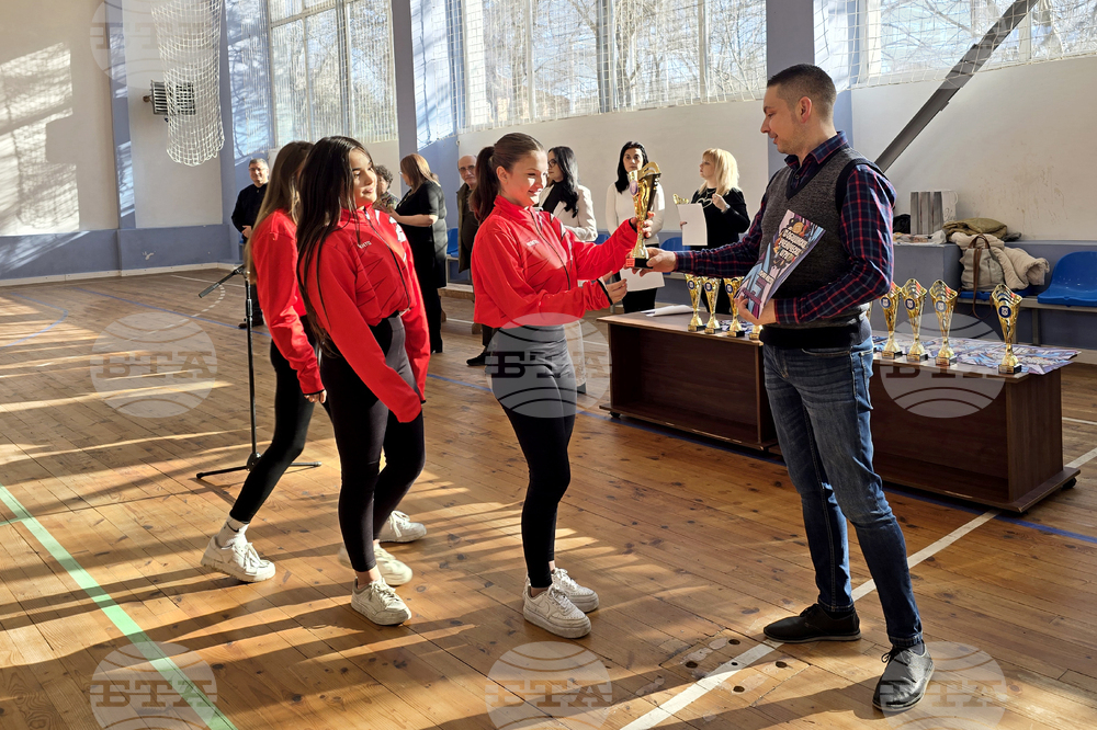 Свищов - ученически спортни игри - награждаване