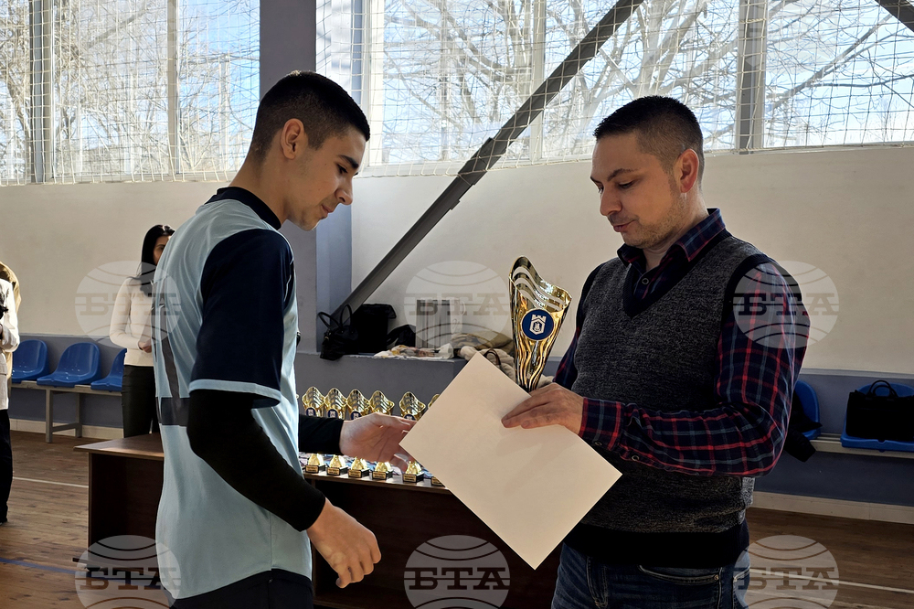 Свищов - ученически спортни игри - награждаване