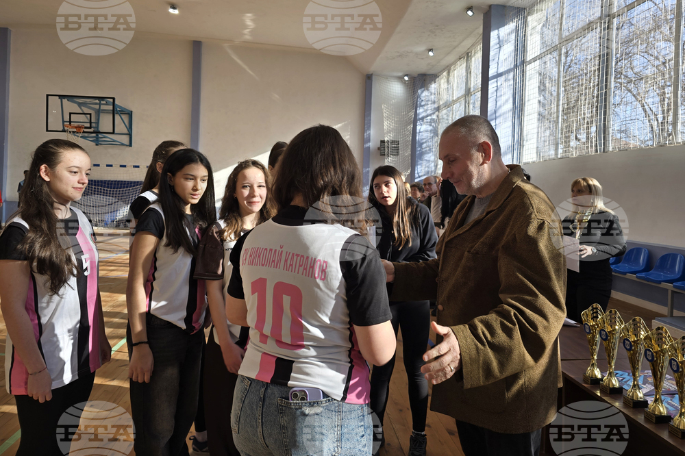 Свищов - ученически спортни игри - награждаване