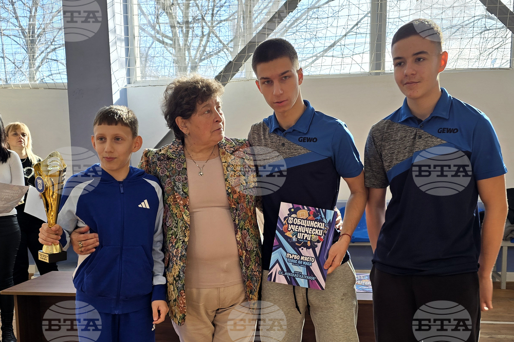 Свищов - ученически спортни игри - награждаване