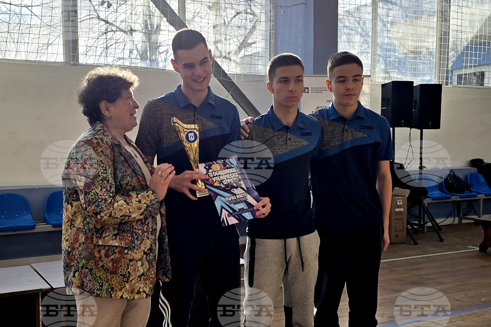 Свищов - ученически спортни игри - награждаване