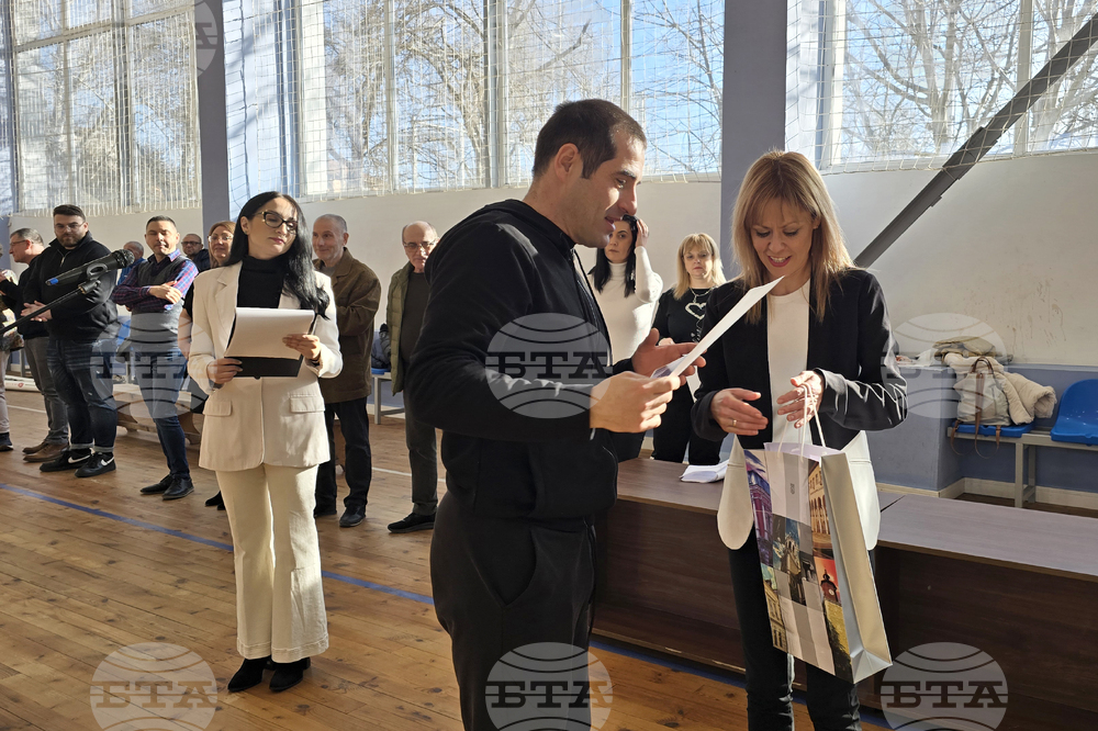 Свищов - ученически спортни игри - награждаване