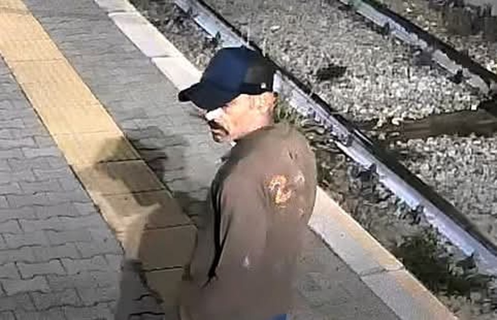 Полицията в Русе издирва мъж за изясняване на извършено посегателство върху железопътната инфраструктура в града 