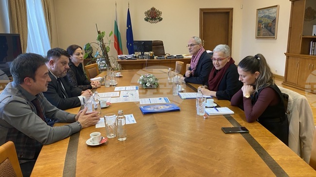 Атанас Зафиров и Седа Кузуджу, представител на Върховния комисариат за бежанците на ООН, обсъдиха въпросите за миграцията и бежанците у нас